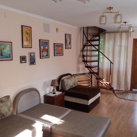 "Arttrakt" Hotel Lviv Exterior foto