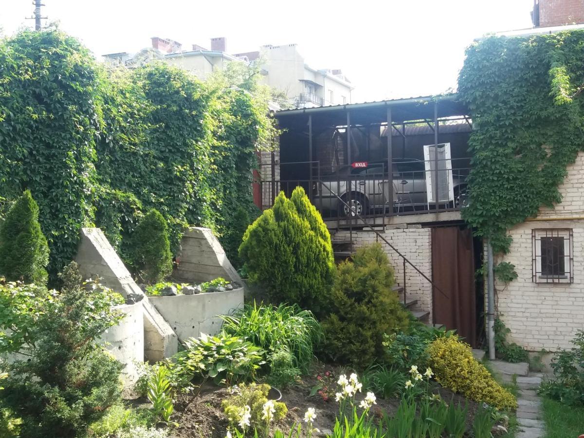 "Arttrakt" Hotel Lviv Exterior foto